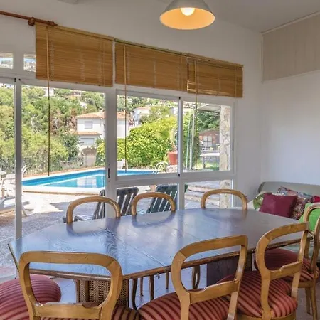 Suria 8 People Willa Lloret de Mar