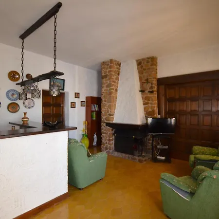 Willa Suria 8 People