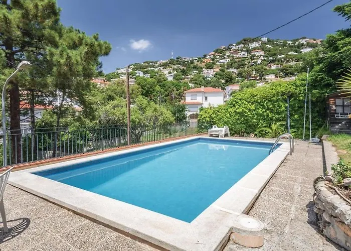 빌라 Suria 8 People