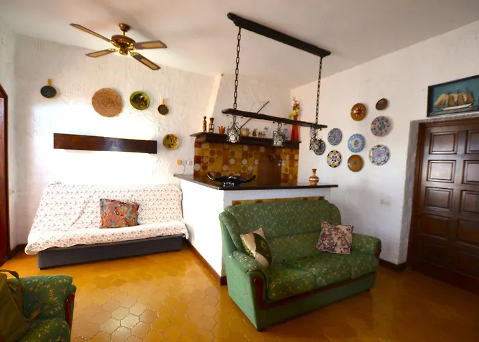 Suria 8 People Villa *