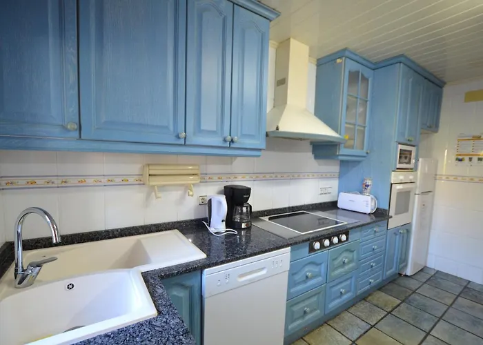 빌라 Suria 8 People