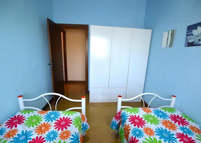 Suria 8 People Villa